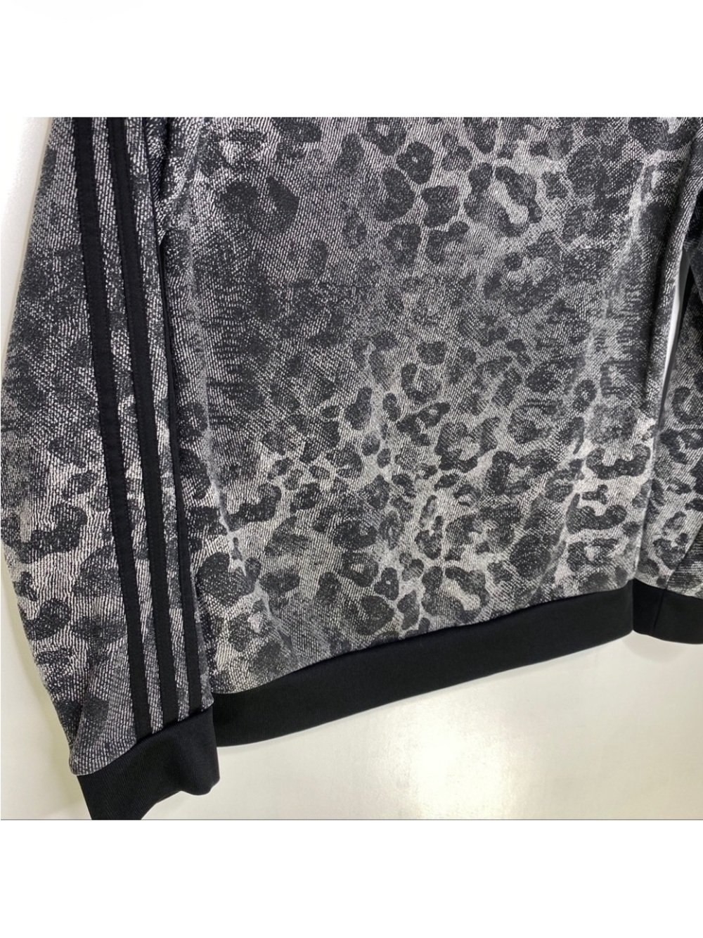 ADIDAS Essentials Grey Leopard Sweatshirt S
